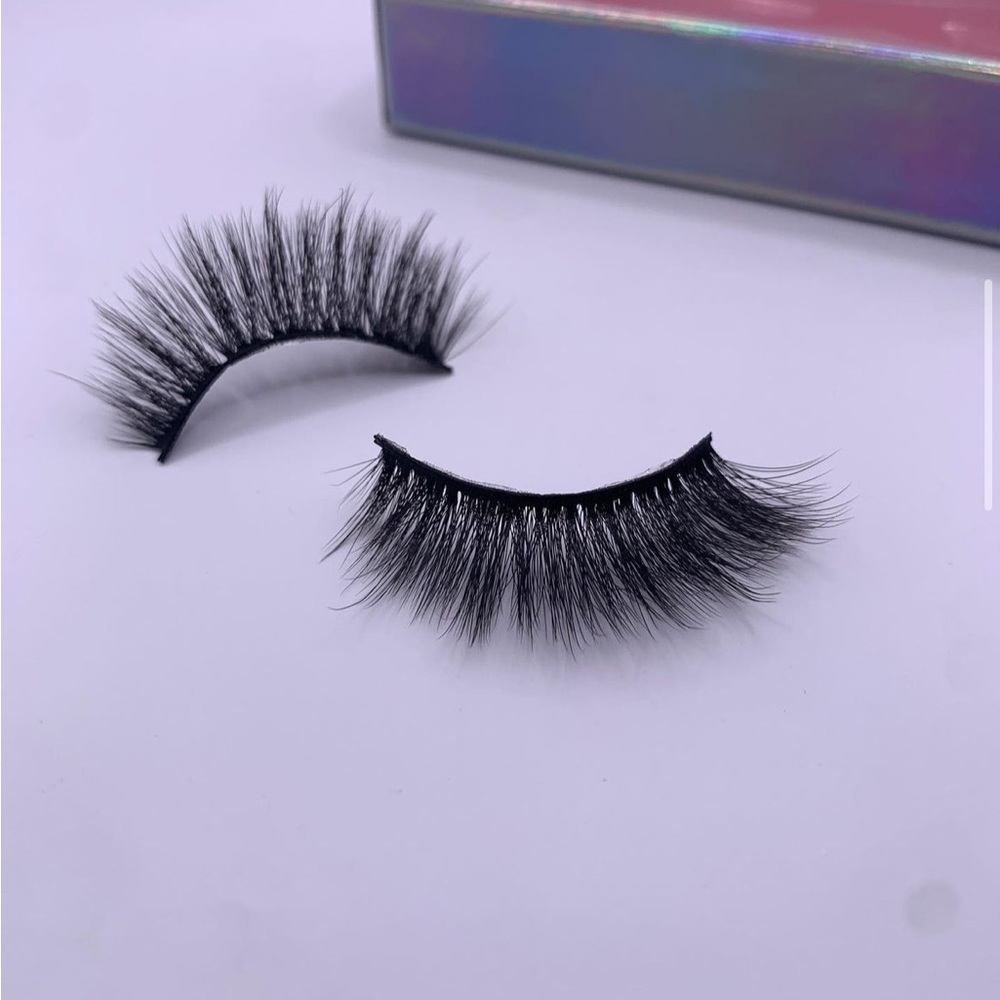 mini lashes